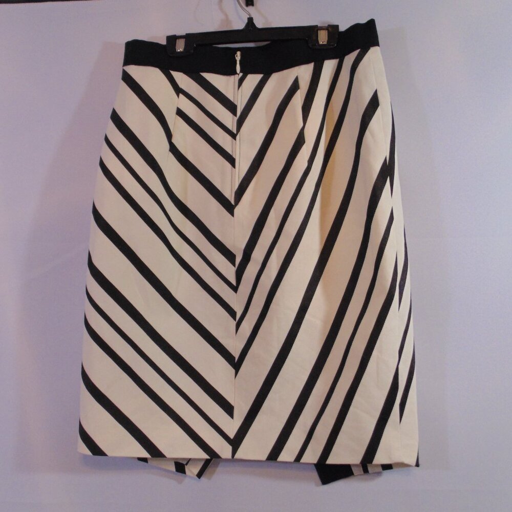H&M Mini Skirt Asymmetrical Linem Blend Business Casual Size 10 - Picture 2 of 5